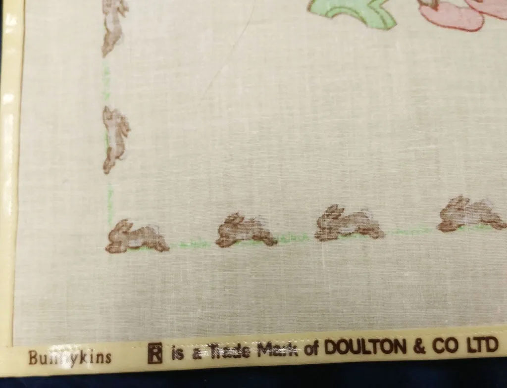 *ADORABLE ROYAL DOULTON BUNNYKINS ADULT BIB APRON MADE IN THE UNITED KINGDOM - NEW OLD STOCK - NEVER WORN