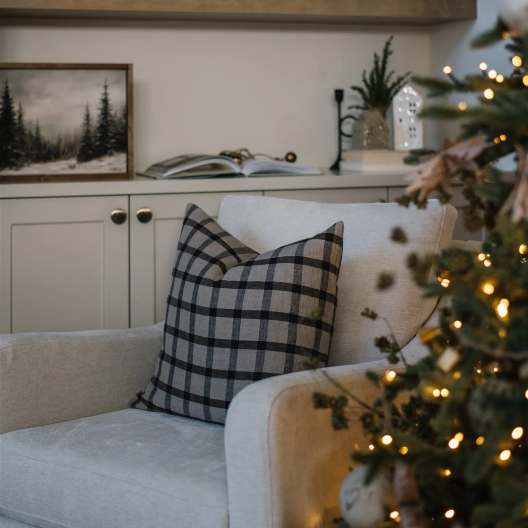 Clarence Linen Pillow