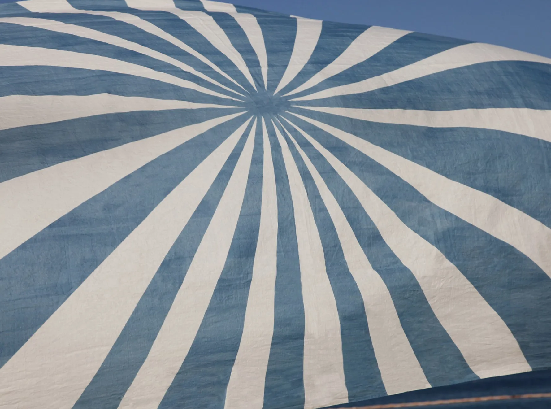 Le Cirque Linen Tablecloth in Blue