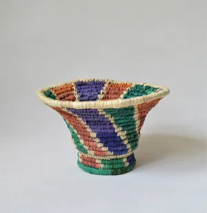 Pedestal fruit bowl natural palm straw