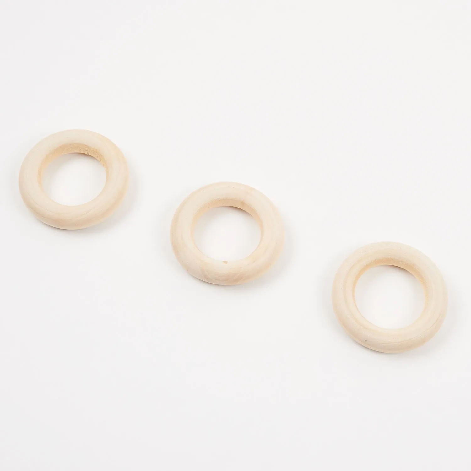 WOODEN MACRAMÉ RING 47MM